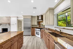 10110 SW 66th St, Miami, FL 33173 - Photo 11