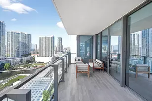 68 SE 6th St, Miami, FL 33131 - Photo 3