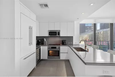 68 SE 6th St #1702, Miami, FL 33131 - Photo 9