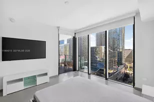 68 SE 6th St, Miami, FL 33131 - Photo 15