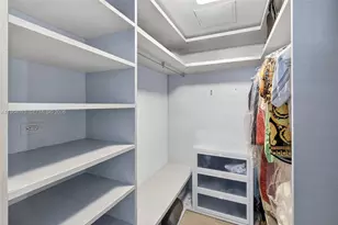 68 SE 6th St, Miami, FL 33131 - Photo 17