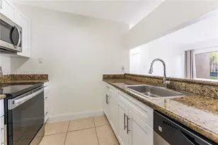 10521 SW 157th Pl, Miami, FL 33196 - Photo 11