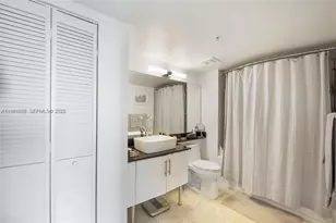31 SE 5th St, Miami, FL 33131 - Photo 11