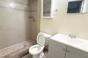 813 SW 10th St, Hallandale Beach, FL 33009 - Photo 7