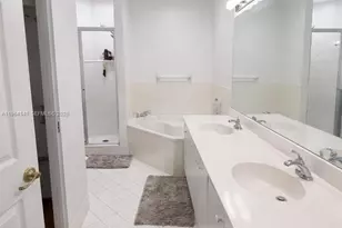 5724 NW 112th Pl, Doral, FL 33178 - Photo 9