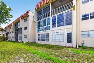 8040 N Sunrise Lakes Dr, Sunrise, FL 33322 - Photo 21