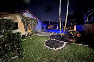 3160 Peachtree Cir, Davie, FL 33328 - Photo 7