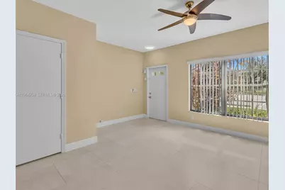 60 Key West Ct #60, Weston, FL 33326 - Photo 9