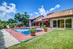 913 Diplomat Pkwy, Hallandale Beach, FL 33009 - Photo 13