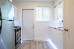 7325 Carlyle Ave, Miami Beach, FL 33141 - Photo 9