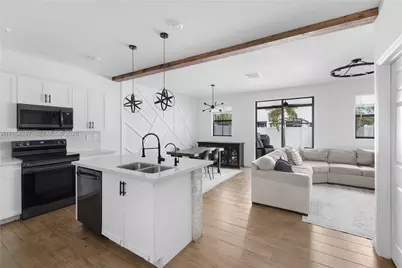 3419 W 105th Pl, Hialeah, FL 33018 - Photo 9