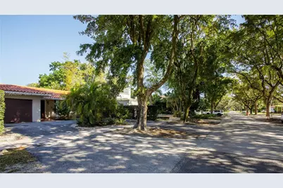 927 Catalonia Ave, Coral Gables, FL 33134 - Photo 1