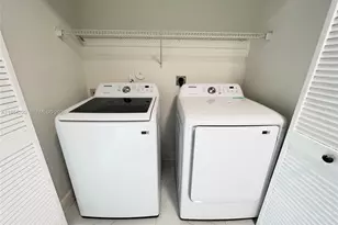 9820 NW 56th Pl, Coral Springs, FL 33076 - Photo 9