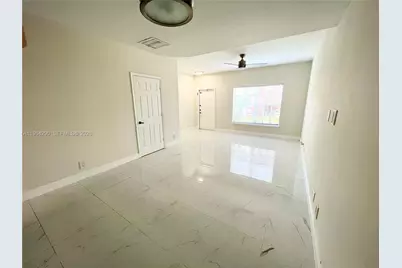 9820 NW 56th Pl, Coral Springs, FL 33076 - Photo 7