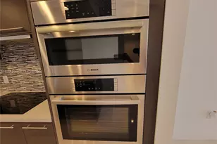 7825 NW 107th Ave, Doral, FL 33178 - Photo 9