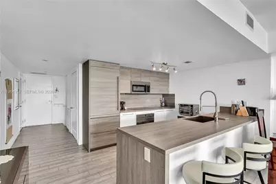 400 Sunny Isles Blvd #907, Sunny Isles Beach, FL 33160 - Photo 9