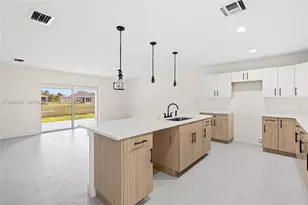 560 SW Carter Ave, Port Saint Lucie, FL 34983 - Photo 9