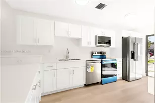 10675 NW 30th Pl, Sunrise, FL 33322 - Photo 7