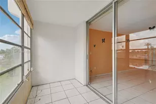 8135 Sunrise Lakes Blvd, Sunrise, FL 33322 - Photo 19