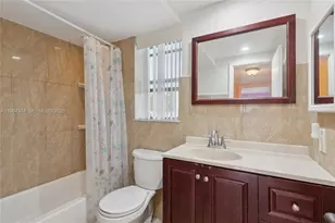8135 Sunrise Lakes Blvd, Sunrise, FL 33322 - Photo 21