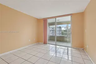 8135 Sunrise Lakes Blvd, Sunrise, FL 33322 - Photo 15