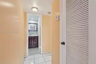 8135 Sunrise Lakes Blvd, Sunrise, FL 33322 - Photo 23