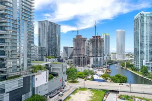 41 SE 5th St, Miami, FL 33131 - Photo 13