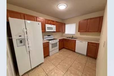 5457 SW 41st St, Pembroke Park, FL 33023 - Photo 11