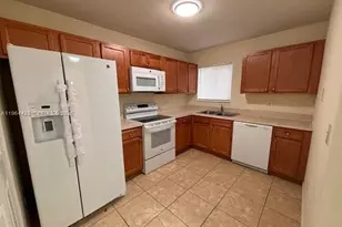 5457 SW 41st St, Pembroke Park, FL 33023 - Photo 11