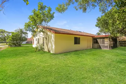 1013 SW 49 Ave, Margate, FL 33068 - Photo 15