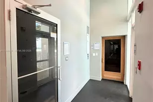 665 NE 25th St, Miami, FL 33137 - Photo 21