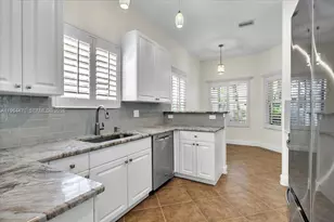 837 Vistana Cir, Naples, FL 34119 - Photo 1