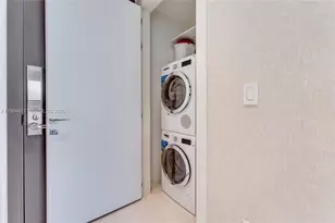 300 Biscayne Blvd Way, Miami, FL 33131 - Photo 21