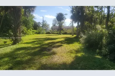 3050 Pine Tree Dr, Naples, FL 34112 - Photo 3