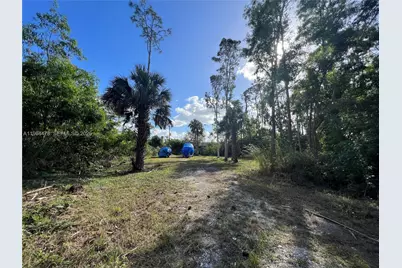 3050 Pine Tree Dr, Naples, FL 34112 - Photo 11