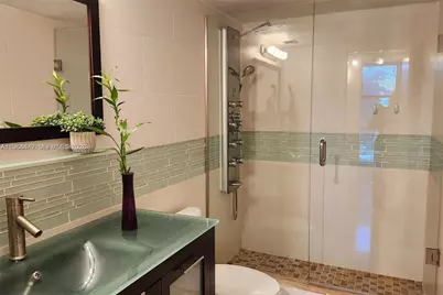 1000 Parkview Dr #231, Hallandale Beach, FL 33009 - Photo 21