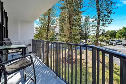 1000 Parkview Dr #231, Hallandale Beach, FL 33009 - Photo 27