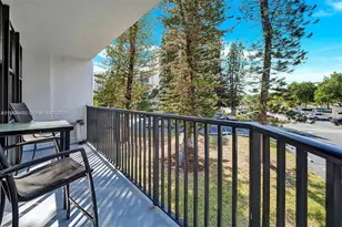 1000 Parkview Dr, Hallandale Beach, FL 33009 - Photo 27