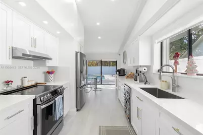 501 NW 78th Way, Plantation, FL 33324 - Photo 15