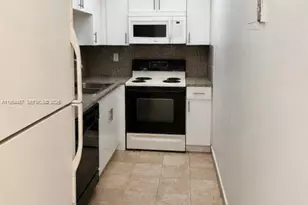4721 NW 7th St, Miami, FL 33126 - Photo 5