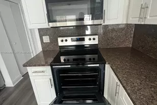 2561 NW 18th Ct, Fort Lauderdale, FL 33311 - Photo 11