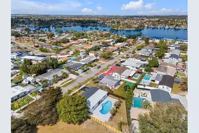 17887 78th Pl, Hialeah, FL 33015 - Photo 43