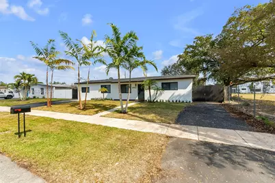 17887 78th Pl, Hialeah, FL 33015 - Photo 3