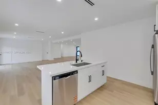 17887 78th Pl, Hialeah, FL 33015 - Photo 9