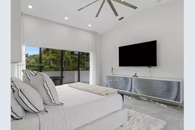 6180 Pine Tree Dr, Miami Beach, FL 33140 - Photo 39