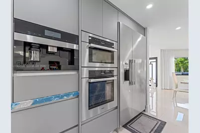 6180 Pine Tree Dr, Miami Beach, FL 33140 - Photo 21