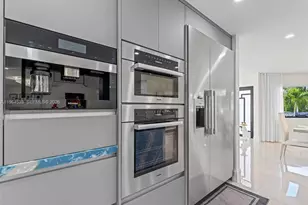 6180 Pine Tree Dr, Miami Beach, FL 33140 - Photo 21