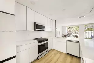 10233 NW 52nd Ln, Doral, FL 33178 - Photo 5