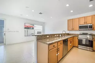 1302 SW 147th Ter, Pembroke Pines, FL 33027 - Photo 5