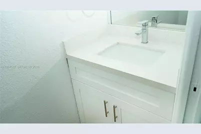 7041 SW 42nd Pl, Davie, FL 33314 - Photo 9